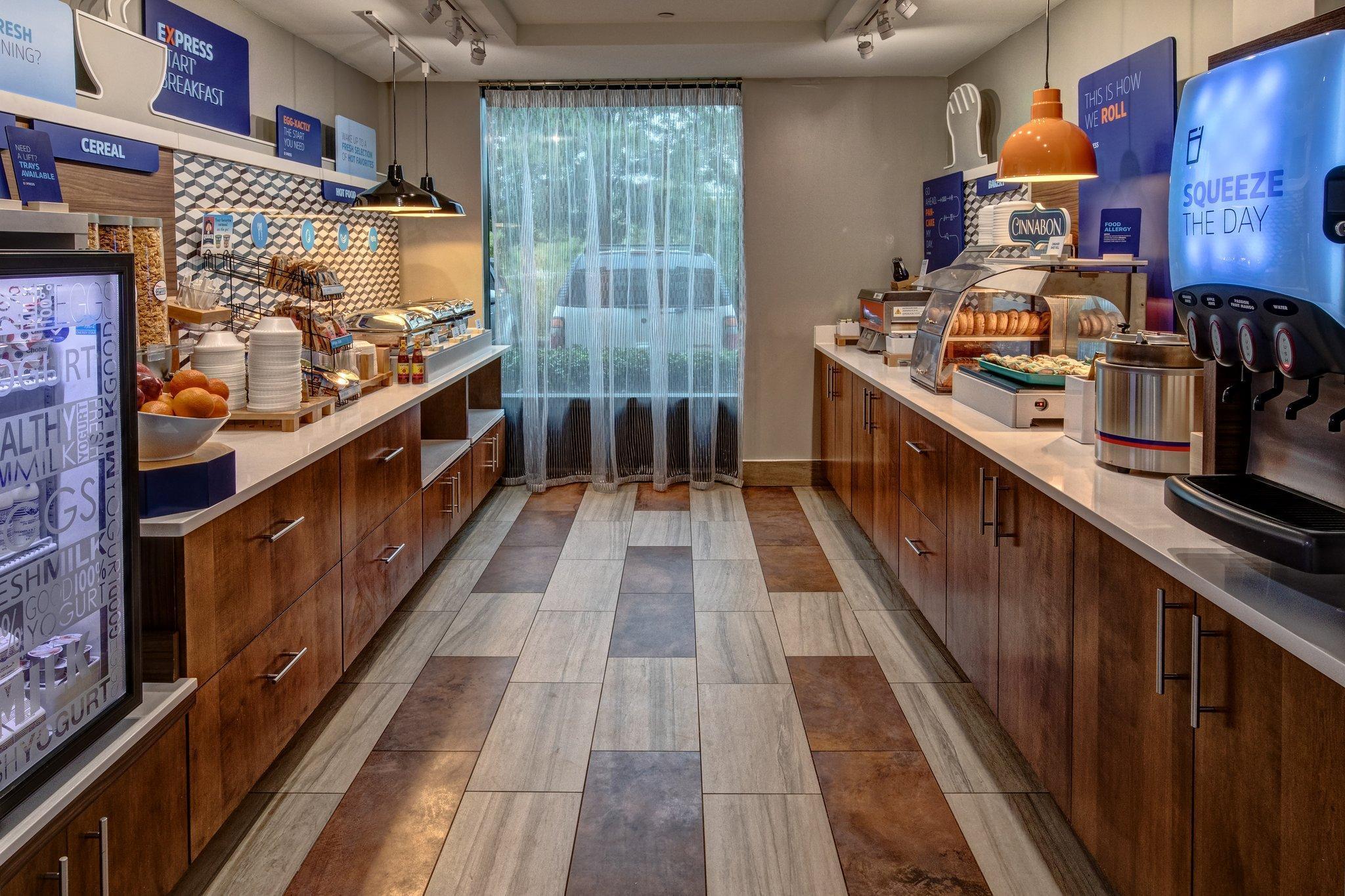 Express & Memphis Southwind By Ihg Hotel