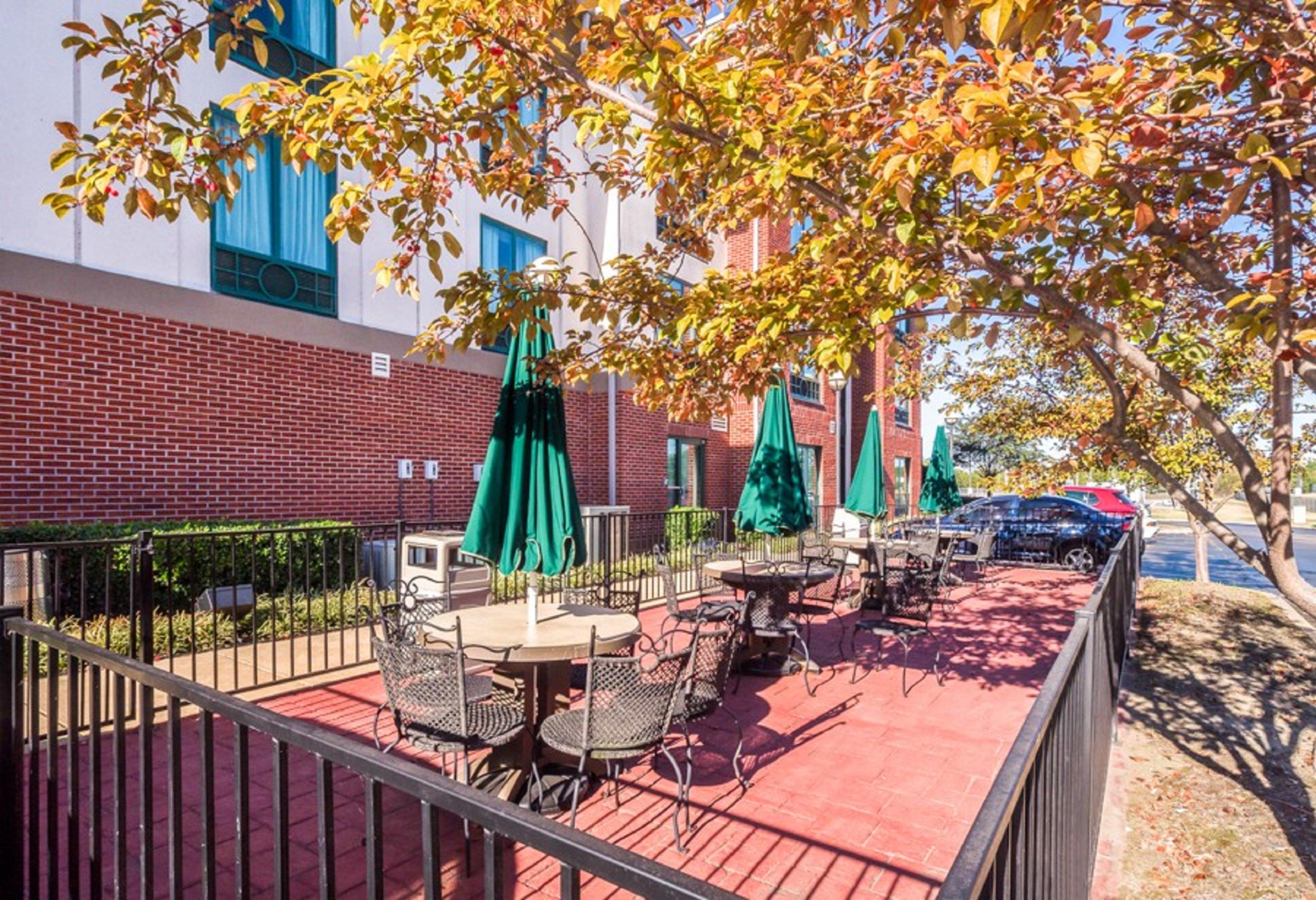 Hotel Express & Memphis Southwind By Ihg 3*